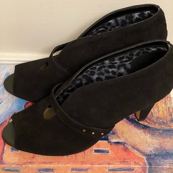 Bella Vita Nouveau Peep Toe Booties - Picture 2 of 10